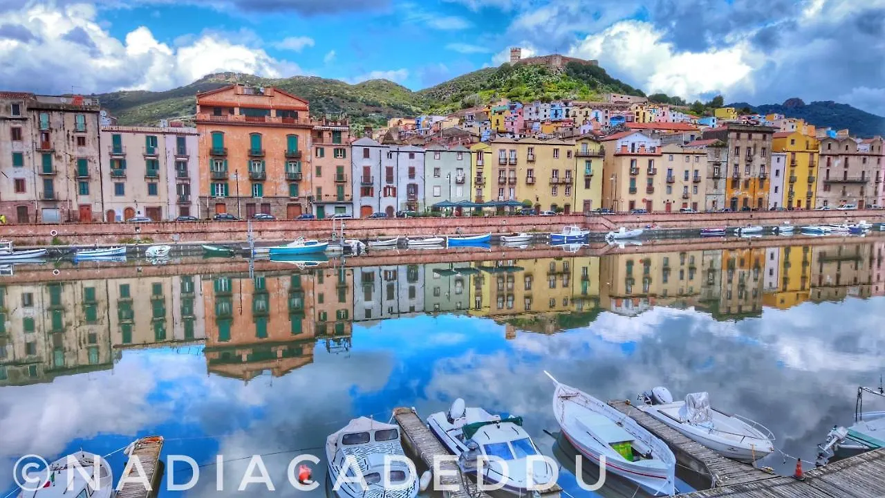Exclusive Riverside House In The Center Of Bosa - Private Garden And Parking