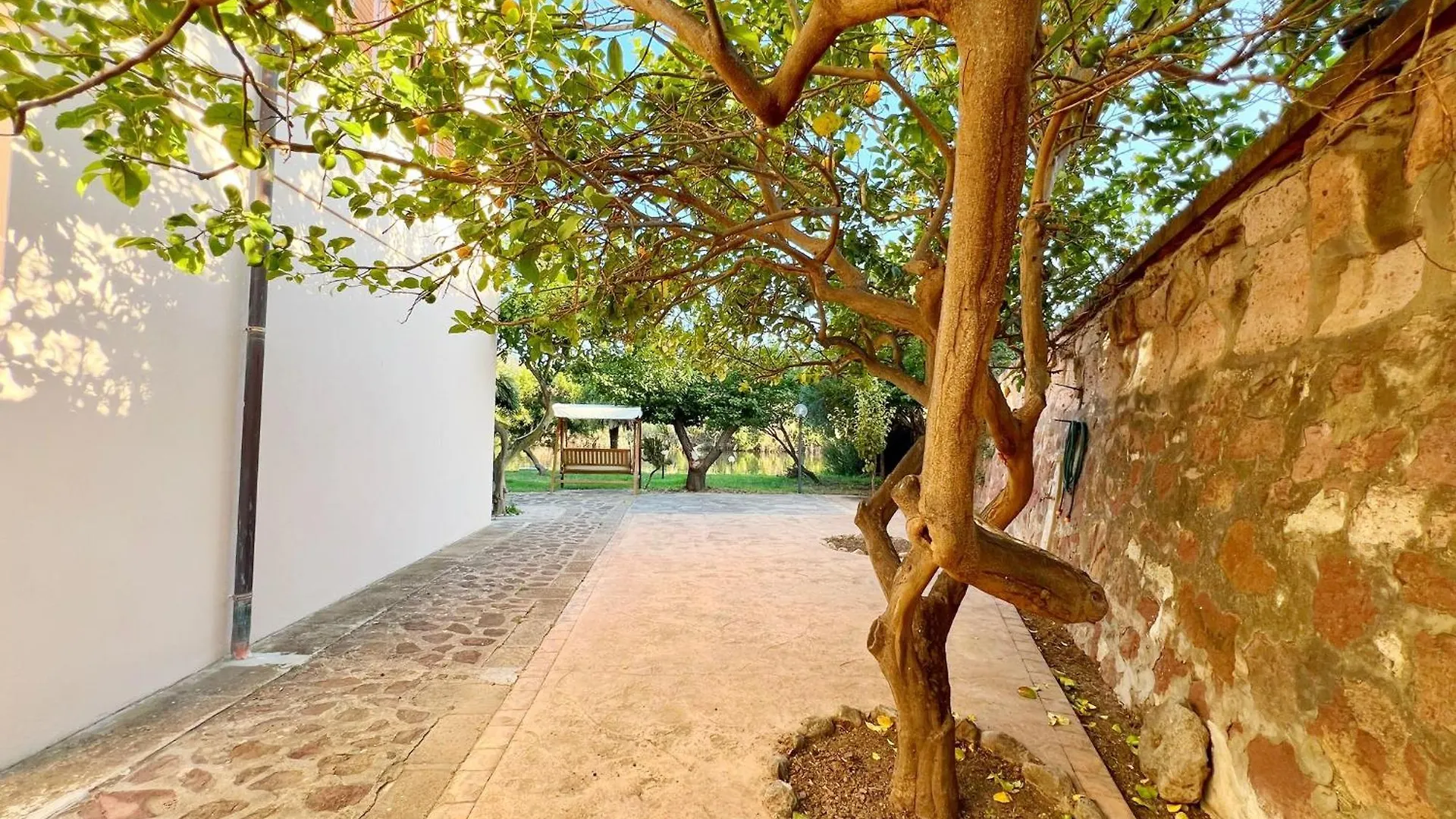 Exclusive Riverside House In The Center Of Bosa - Private Garden And Parking